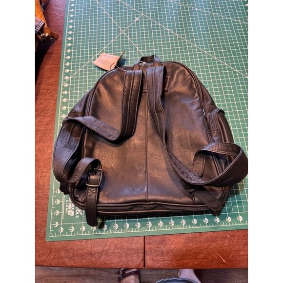 Valdez Genuine Leather Backpack With Multiple Compartments & Zippers - Picture 5 of 8